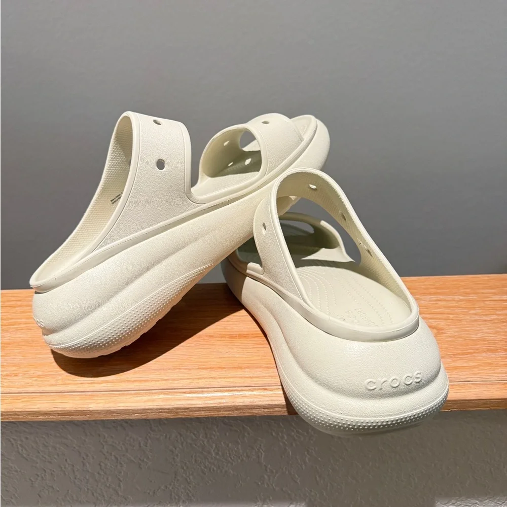 CROCS Crush Platform Slide Sandals in Bone Size 11 (Runs small)